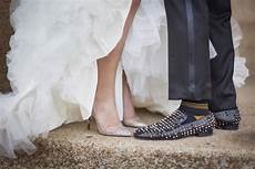 White Wedding Dress Black Shoes by Nfl Tennessee Player S Gold White Wedding In White Wedding Dress Black Shoes