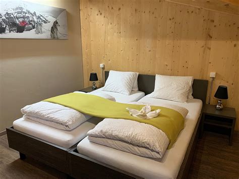 HUTTENHOTEL HUSKY LODGE (Muotathal) - Hotel Reviews, Photos, Rate ...