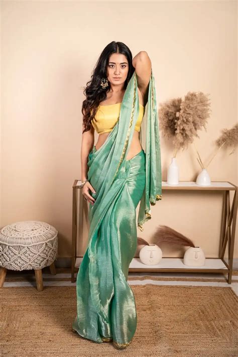 Rashi Singh : చీరకట్టులో హాట్ ఫోజులతో రాశీ సింగ్.. | Bhoothaddam ...