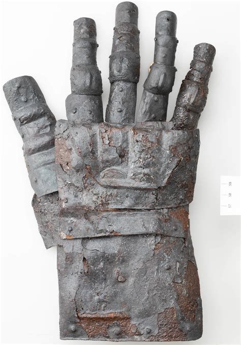 [TMP] "Complete 14th c. gauntlet found in Switzerland" Topic - founded in switzerland