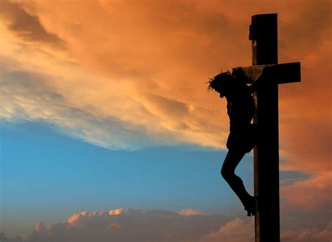 [100+] Jesus On The Cross Pictures | Wallpapers.com