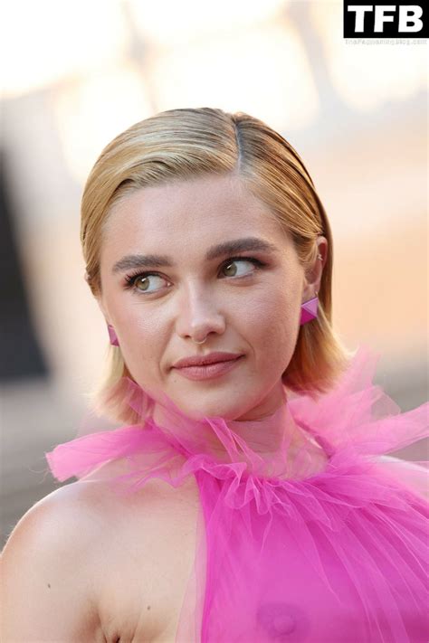 Florence Pugh Shows Off Her Nude Tits at the Valentino Haute Couture ...