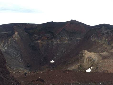 P7105625 | Day 3: 火山口，火山島上的火山口有好幾個，仍然是一座活火山哦~ | Owen Cheng | Flickr
