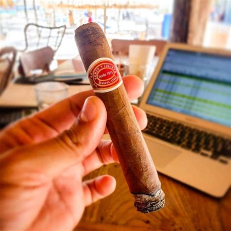 Romeo y Julieta Exhibicion No. 4 (Single Cigar) - www.cigarsindia.in