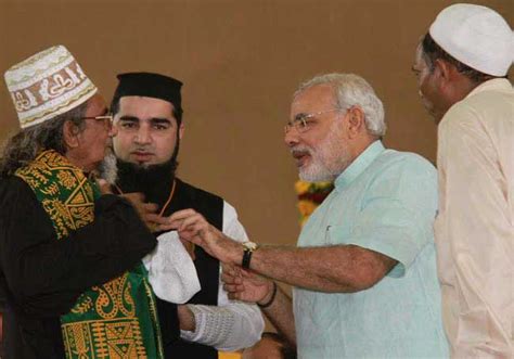 मोदी के वाजपेयी बनने की कवायद आडवाणी से बिलकुल अलग है! - To be alike ...