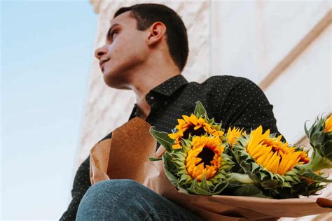 What Is A Hopeless Romantic: 3 Really Loving Signs To Watch For