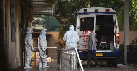 देश का हेल्थ सिस्टम! AIIMS, RML, LNJP, सफदरगंज... कहीं नहीं मिला बेड ...