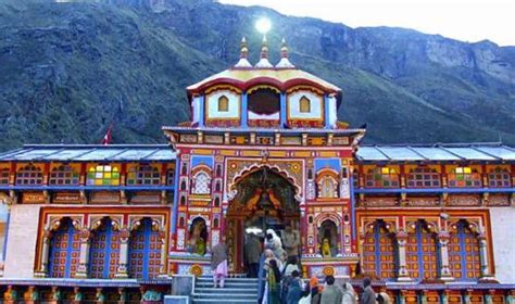 Portals of Kedarnath shrine closed for winter - India TV Hindi
