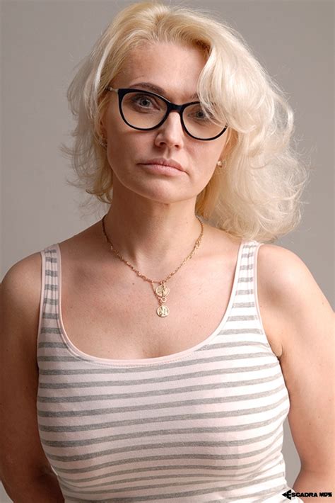 四十岁女人最洋气短发小卷烫发（四五十岁女人适合的发型短发） - 娱乐 - 梦迪雅