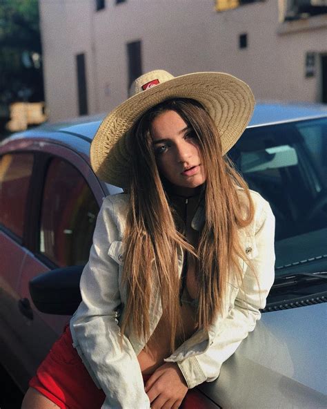 Jordana Vucetic 🌙 on Instagram: “Eu, tu e um voyage… eras? 😆” | Instagram, Voyage