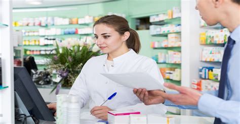 How to Become a Pharmacy Assistant?