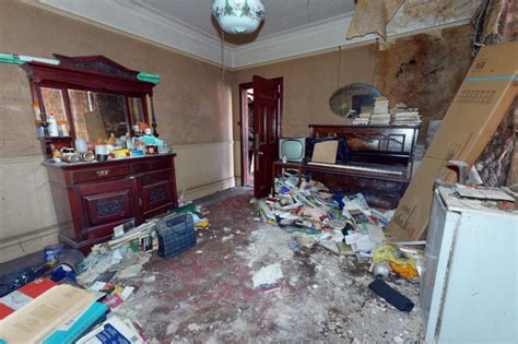 House-hunters saddened by £600k abandoned house that tells lonely story