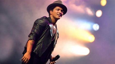 Lirik Lagu dan Terjemahan 'Talking to The Moon' - Bruno Mars, Berharap ...