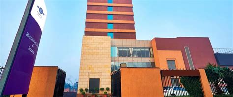 Erotic Escort Service in 3*,4*, 5-Star Luxury Hotel in Delhi