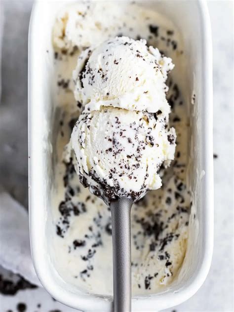 Irresistible Stracciatella Ice Cream: Easy Homemade Delight