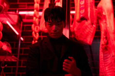 Wi Ha-joon as Hwang Jun-ho | Squid Game HD Wallpaper Spotlight