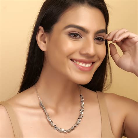 Buy Our Gini Necklace Silver | Elegant Minimalist Charm – Eri Silvers