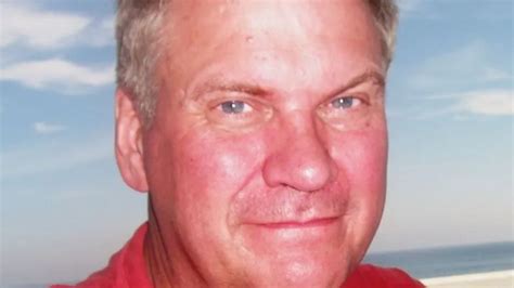 Council boss 'bombards Ukraine refugees with flirty texts ...