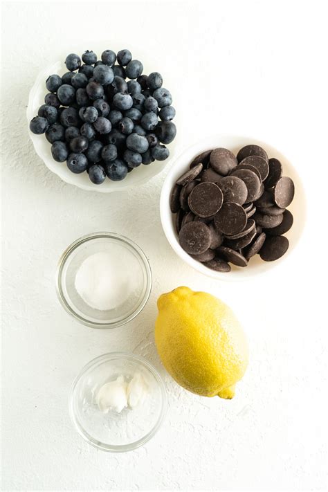 Quick and Easy Dark Chocolate Blueberries