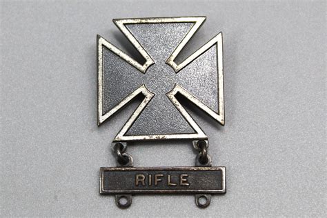 US Army Marksman Qualification Badge w/Rifle Bar . FLU459 - Time ...