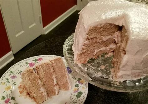 Strawberry Cake Recipe by Katie Wade - Cookpad