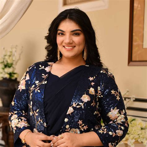 Buy Plus Size Pre Drape Sarees for Women | Meera Plus Size