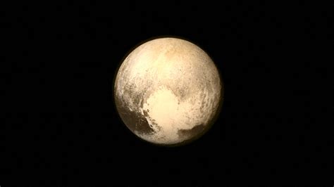 Nasa shows us the surface of Pluto in unprecedented detail and in ...