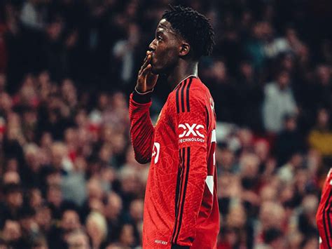 "It's the foundation": Manchester United iconic manager praises Mainoo ...