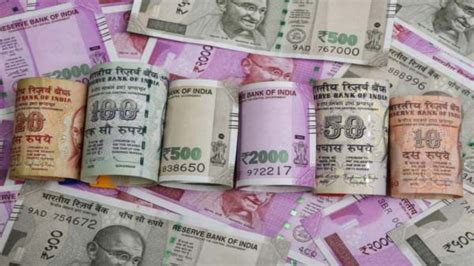 Rupee: डॉलर के मुकाबले रुपया टूटा रिकॉर्ड स्तर पर! क्या आने वाले दिनों ...