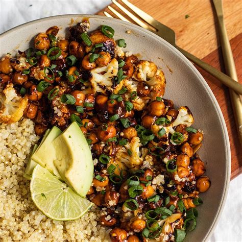 Vegan Hot Honey Cauliflower and Chickpeas - Avocado Skillet | Recipe in ...