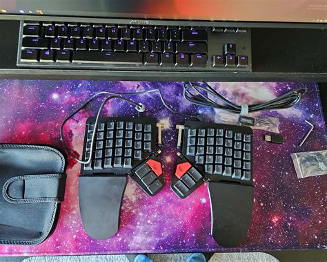 Alienware M17 Gaming Laptop 的图像结果