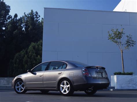 Nissan Altima 2005 1600x1200