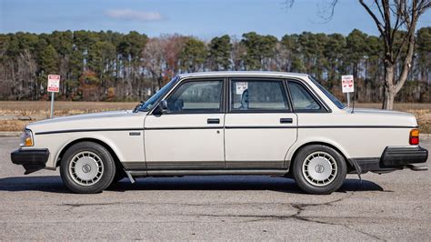 10 Full-Size Sedans With The Roomiest Interiors