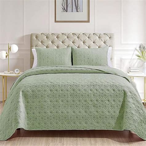 Mocaletto Luxury King Size 3-Piece Quilt Set, Sage Green, Reversible ...