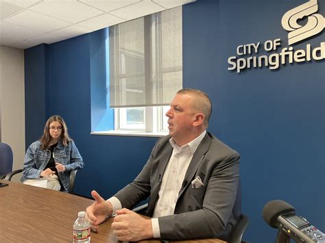 Divided Council votes to hire current Republic city administrator David ...