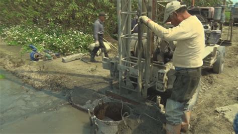 彰化農民無水灌溉 只能挖井取水讓稻米解渴 - 寶島 - 中時