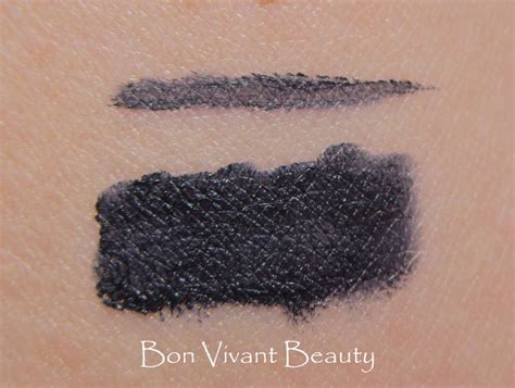 Bon Vivant Beauty: L'Oreal Infallible Gel Lacquer Liner in Navy