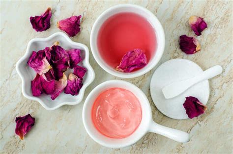 7 Benefits Of Rose Water On Face And How To Use | Femina.in
