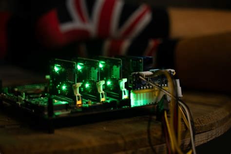 Turing Pi 2-bord voor Raspberry Pi-cluster haalt binnen een dag miljoen ...