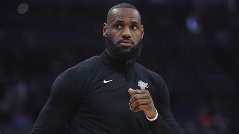 LeBron James (foot) returns, comes off bench in loss to Bulls | NBA.com