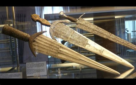 16 Types of Curved Blade Swords From Around the World