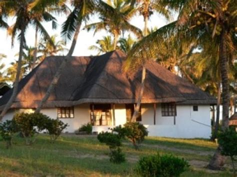 BLUE MOON BEACH HOLIDAY RESORT (Inhambane) - Hotel Reviews, Photos ...