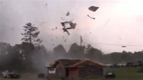 US: 18 Dead After Tornadoes Hit Central America, Severe Weather ...