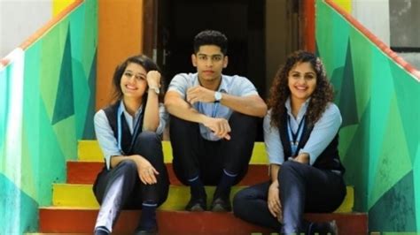 Oru Adaar Love Movie Review: Roshan Abdul and Noorin are stars in Priya ...