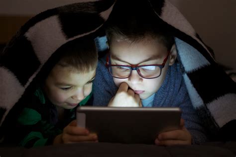 ¿Su hijo usa mucho la pantalla del celular? Estas son las consecuencias ...
