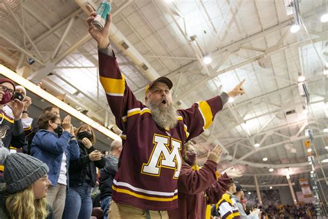 Gophers men's hockey to face St. Thomas at Doug Woog Arena