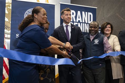 Illinois Secretary of State opens new Flagship Center downtown ...