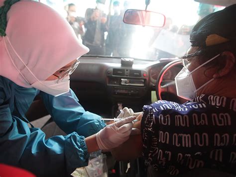 Halodoc dan Gojek Resmikan Pos Pelayanan Vaksinasi COVID-19 Drive Thru ...