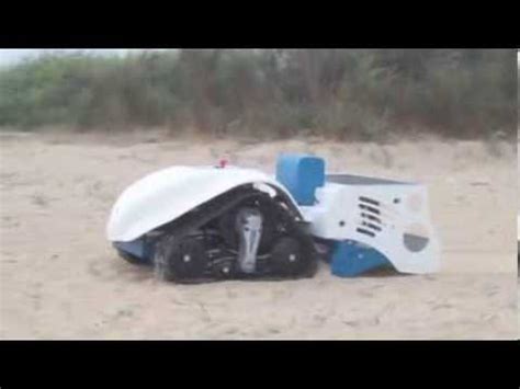 Solarino, il robot puliscispiaggia telecomandato a energia  