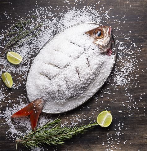 Besugo a la sal con patatitas salteadas y mayonesa de lima y cilantro ...